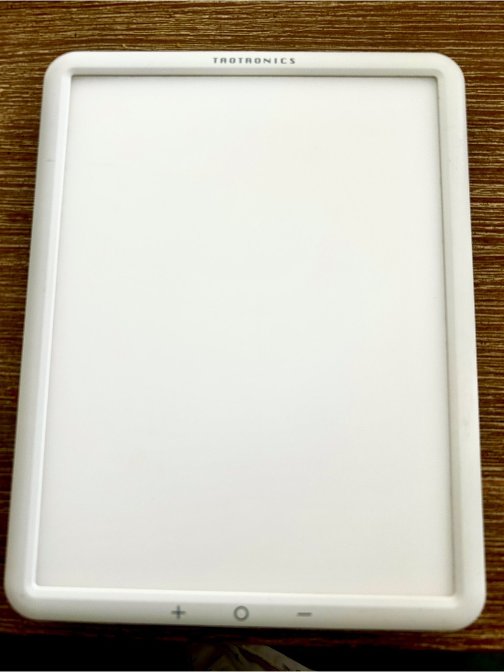 TaoTronics Light Therapy Lamp, Ultra-Thin UV-Free 10000 Lux LED Therapy Light